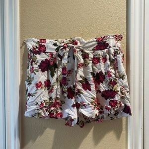 Loose flower shorts